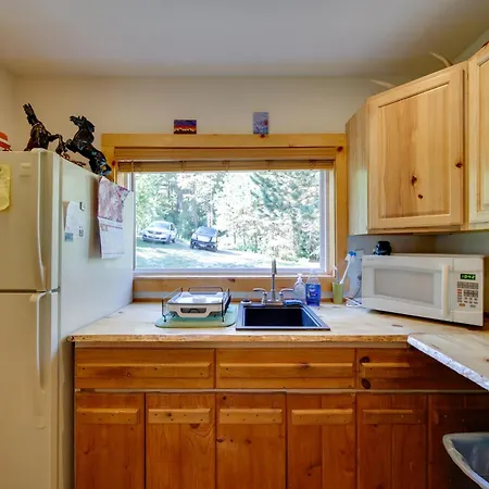 Cozy Countryside Cabin In Robie Creek Park!